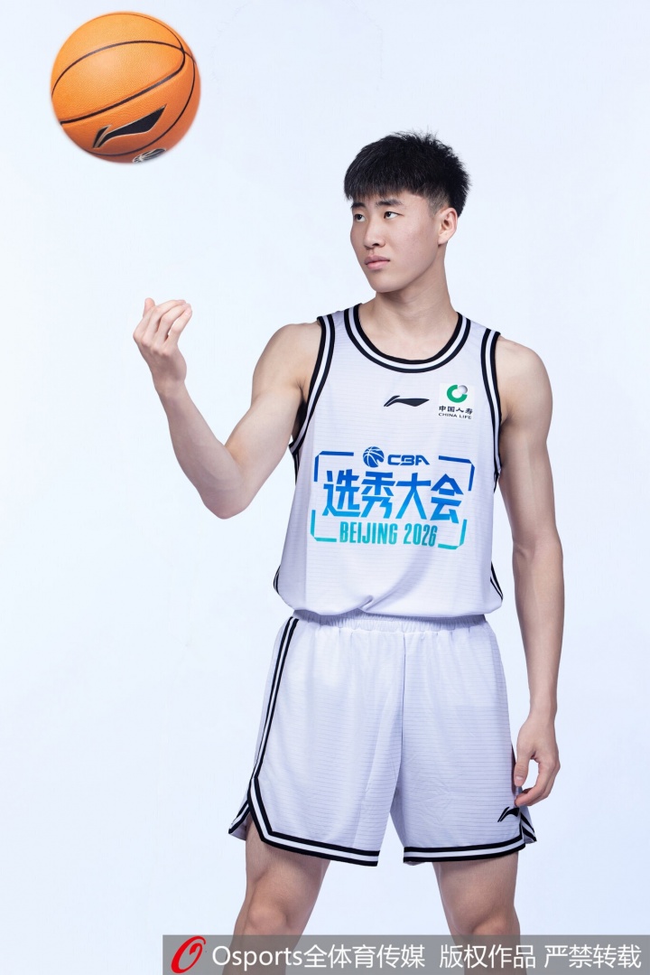 媒体人:江苏安排曹芷豪和庞峥麟同住一房 盼他能快速适应CBA节奏