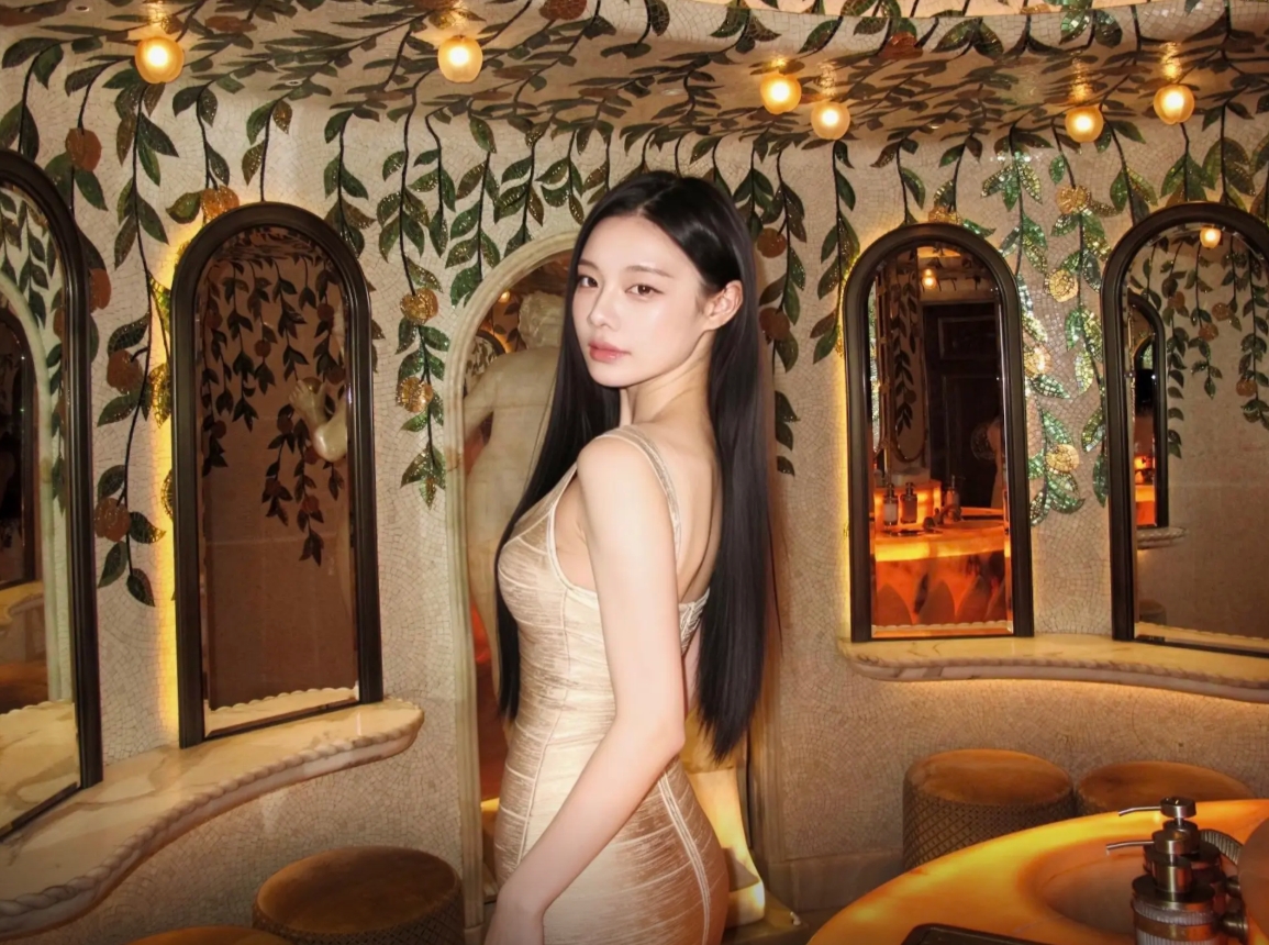 向余望女友:我没有整容 和向余望是在彼此单身时认识的 不要造谣