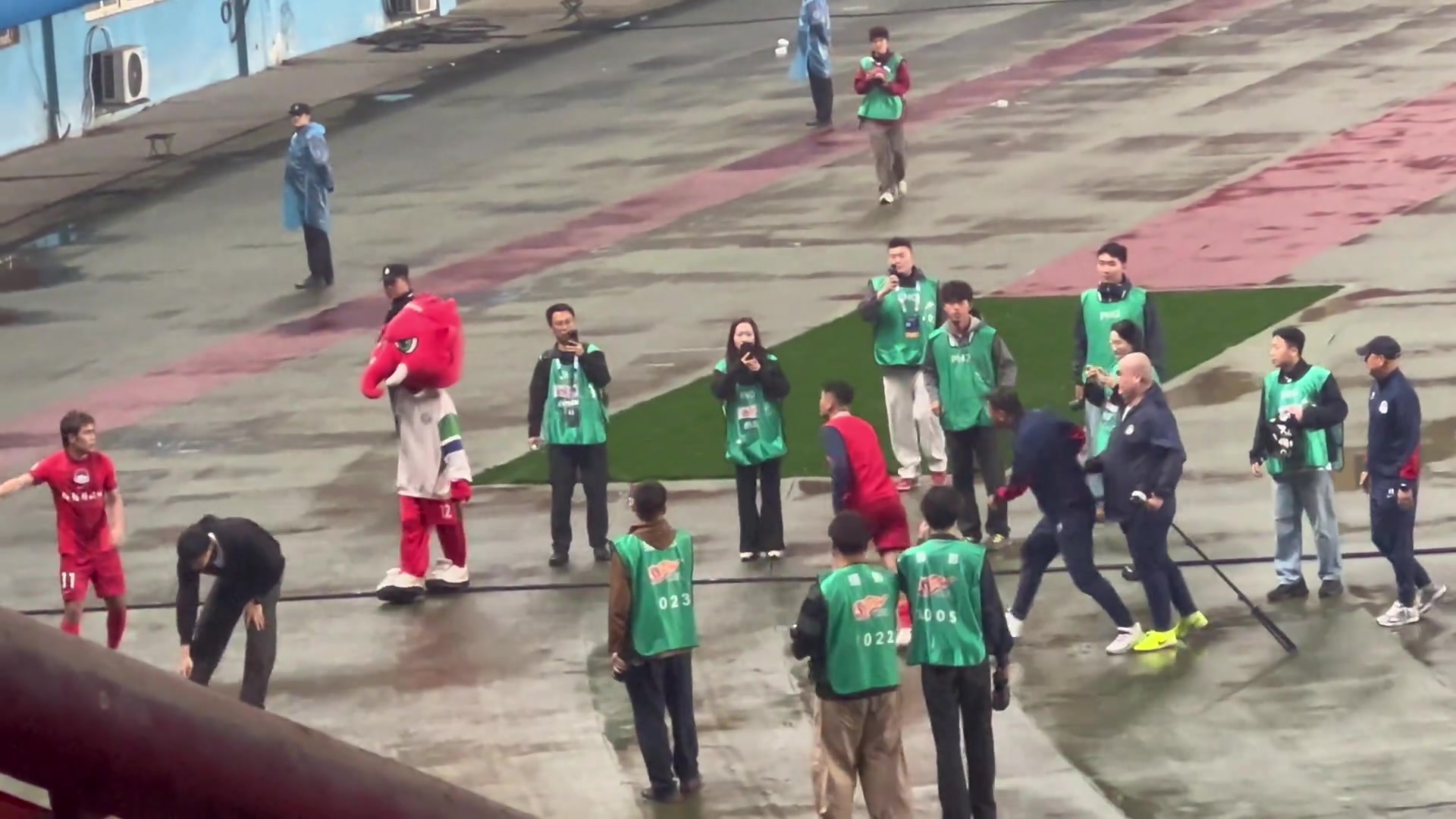 与球迷对骂!钟义浩道歉:有点冲动,输球都难受,我没控制住情绪 与球迷对骂!钟义浩道歉:有点冲动,输球都难受,我没控制住情绪