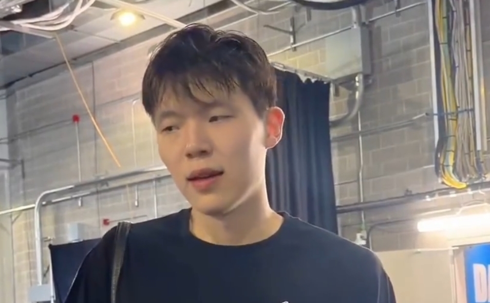 杨瀚森:跑动能跟得上 犯规控制好很多 距离合格轮换“啥都要改” 杨瀚森:跑动能跟得上 犯规控制好很多 距离合格轮换“啥都要改”