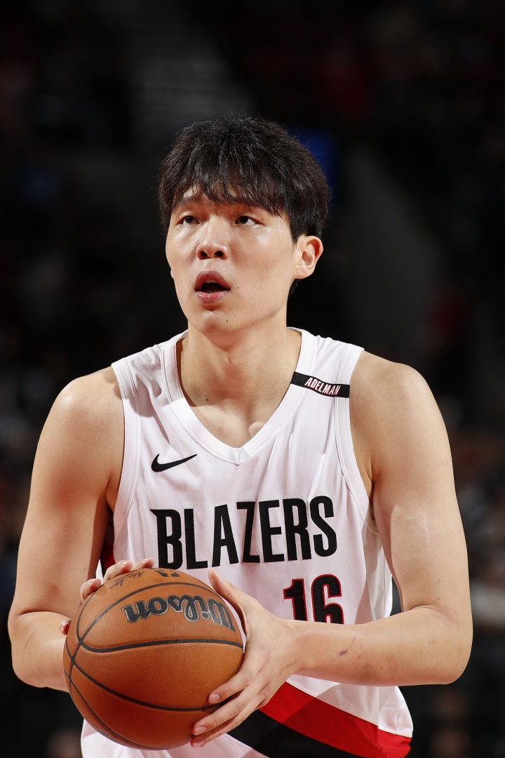 媒体人:诺里给瀚森定位是第三中锋 这个NBA独苗需要我们理性守护 媒体人:诺里给瀚森定位是第三中锋 这个NBA独苗需要我们理性守护