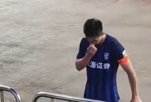 武汉三镇接近降级!贺惯哽咽喊话:留下来的兄弟们一定会打回来 武汉三镇接近降级!贺惯哽咽喊话:留下来的兄弟们一定会打回来