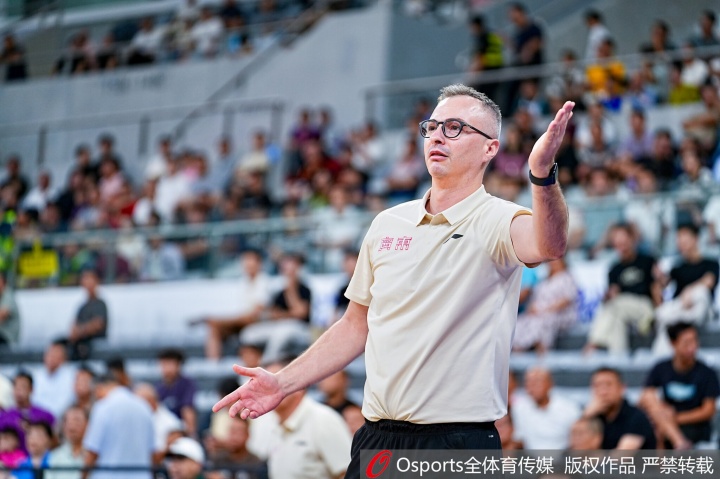 广东主帅:弗格和阿祖布克只参与了1到3次训练 他们对我们很重要 广东主帅:弗格和阿祖布克只参与了1到3次训练 他们对我们很重要