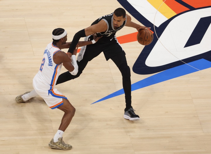 萧华:文班和亚历山大都在不断进步 他们为NBA贡献了很多 萧华:文班和亚历山大都在不断进步 他们为NBA贡献了很多