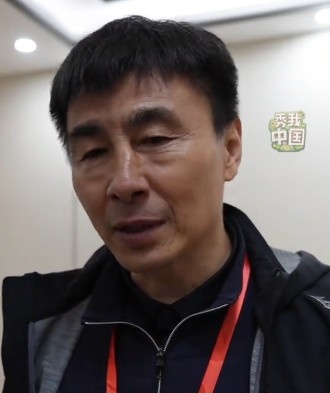 李玮锋回应“大头”绰号:头球比较好,作为后卫红黄牌多很正常 李玮锋回应“大头”绰号:头球比较好,作为后卫红黄牌多很正常