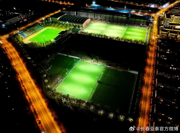 长春市足球青训中心多块灯光球场焕新启用 长春市足球青训中心多块灯光球场焕新启用