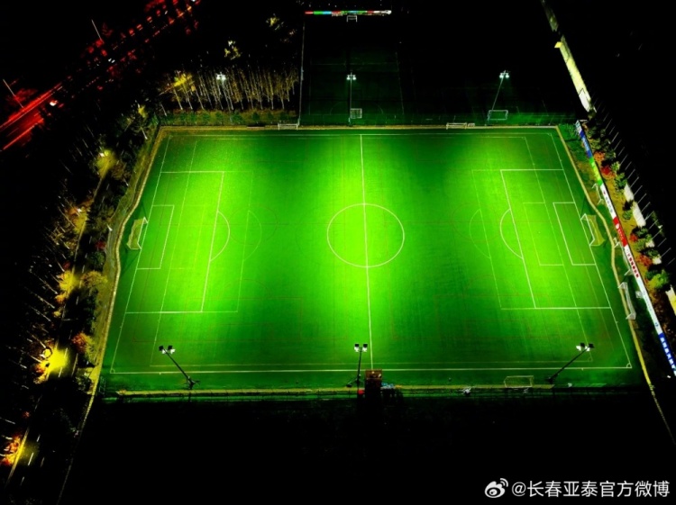 长春市足球青训中心多块灯光球场焕新启用 长春市足球青训中心多块灯光球场焕新启用