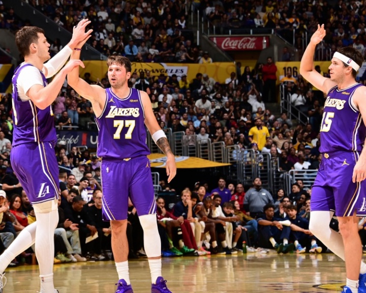 NBA彩经:爵士力拼湖人 雷霆击沉快船 76人拿下活塞 NBA彩经:爵士力拼湖人 雷霆击沉快船 76人拿下活塞
